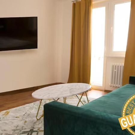 New Colorful Apartment With Big Balcony Bratislava Luaran gambar