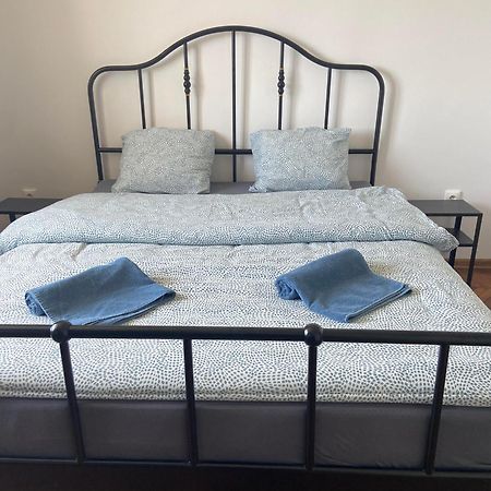 New Colorful Apartment With Big Balcony Bratislava Luaran gambar
