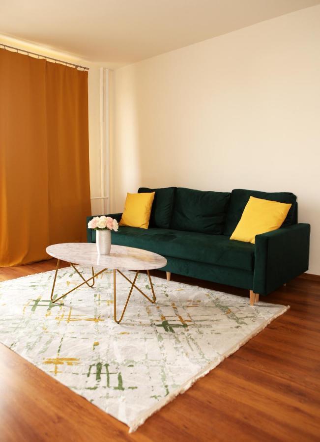New Colorful Apartment With Big Balcony Bratislava Luaran gambar