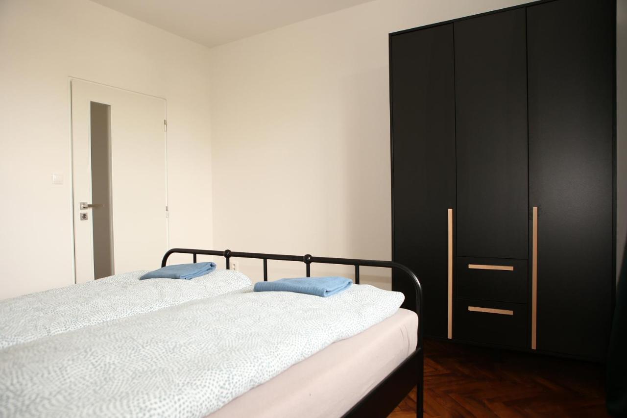 New Colorful Apartment With Big Balcony Bratislava Luaran gambar