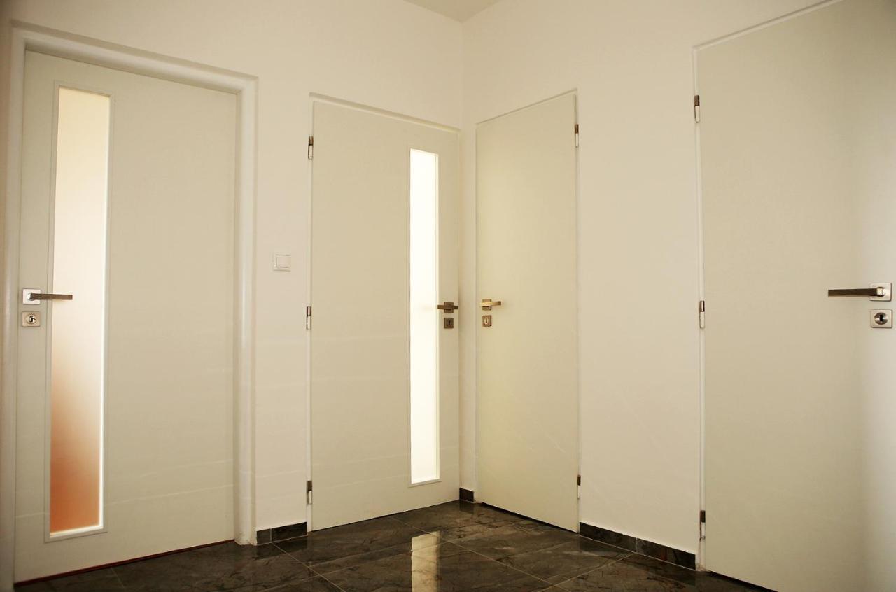 New Colorful Apartment With Big Balcony Bratislava Luaran gambar