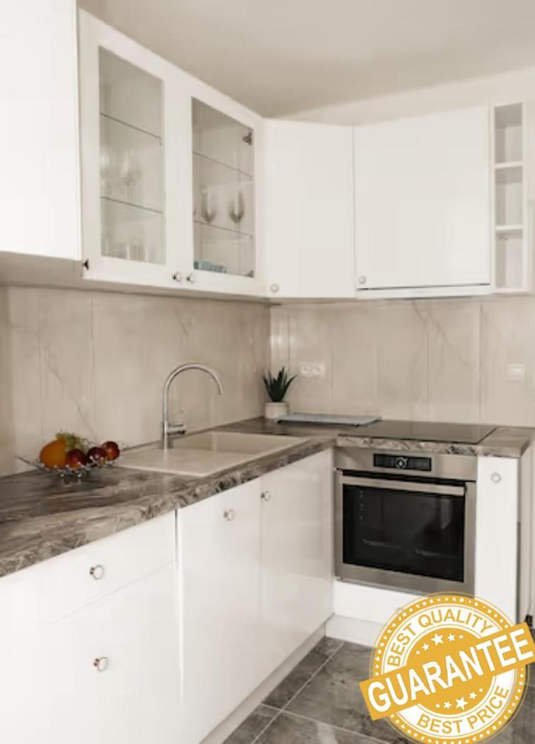 New Colorful Apartment With Big Balcony Bratislava Luaran gambar