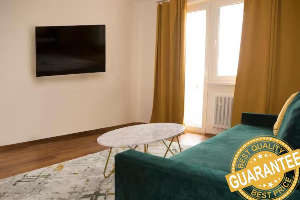 New Colorful Apartment With Big Balcony Bratislava Luaran gambar
