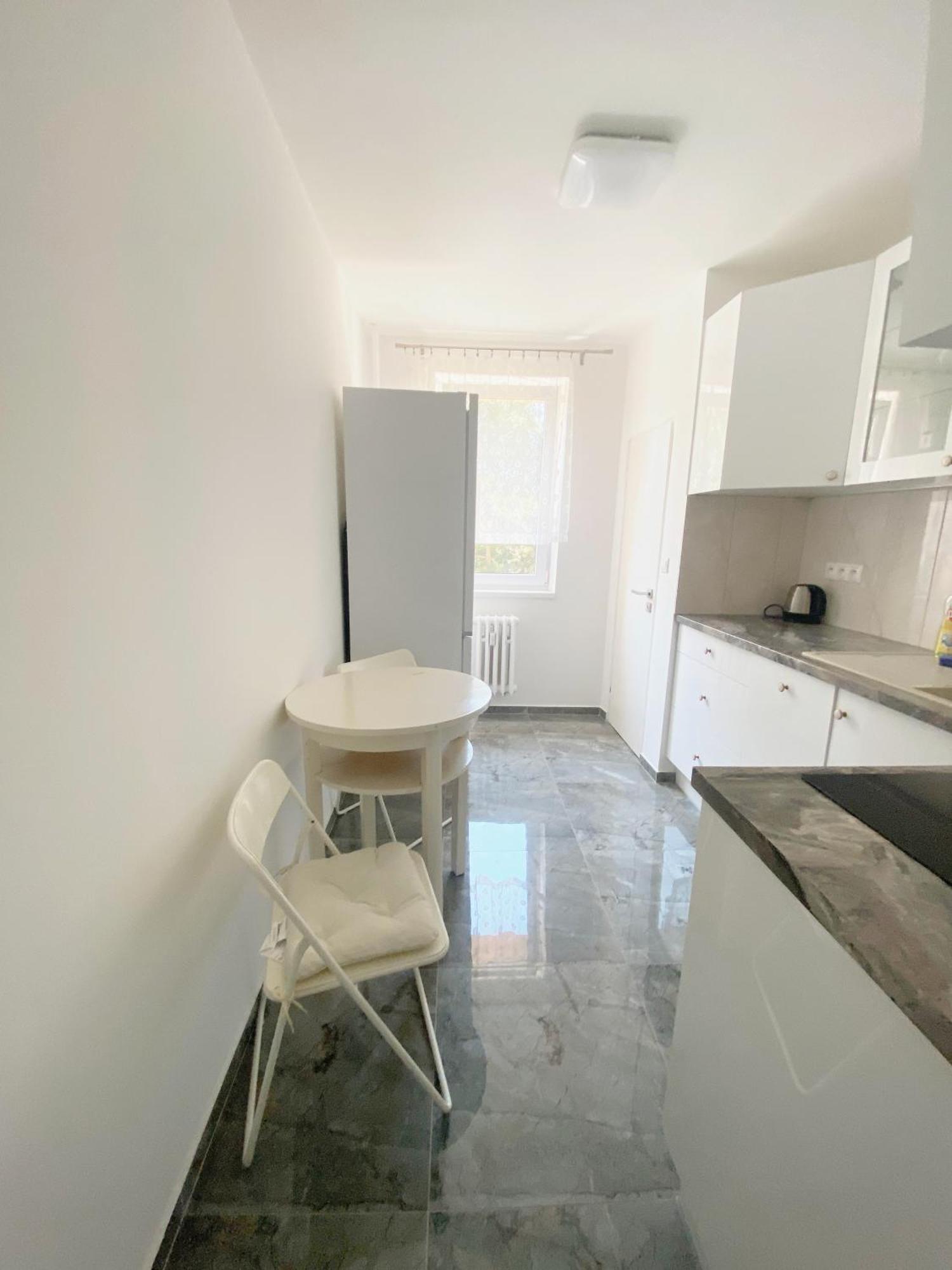 New Colorful Apartment With Big Balcony Bratislava Luaran gambar