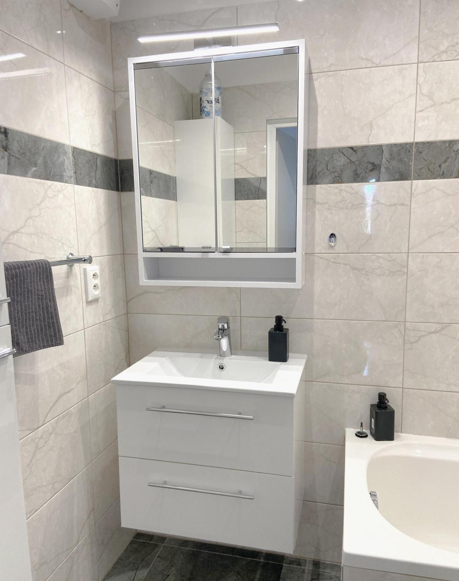 New Colorful Apartment With Big Balcony Bratislava Luaran gambar